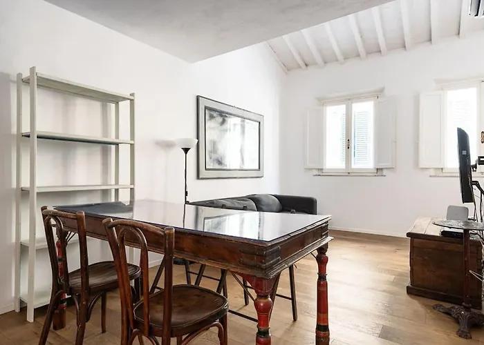 Unyca - Charming San Lorenzo Apartment Florence